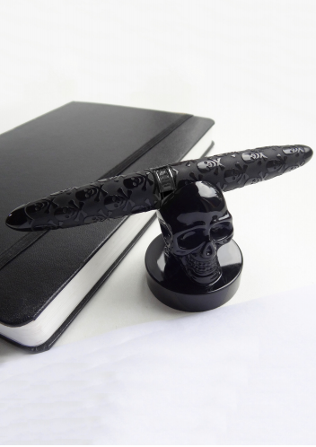 Benu Skull Pen Holder